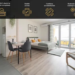  Aparthotel Westside Garden By Urbanrent Ungheria